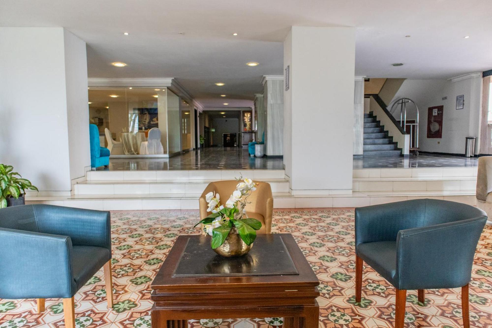 Hotel Faranda Express Puerta Del Sol Barranquilla, A Member Of Radisson Individuals Баранкила Екстериор снимка